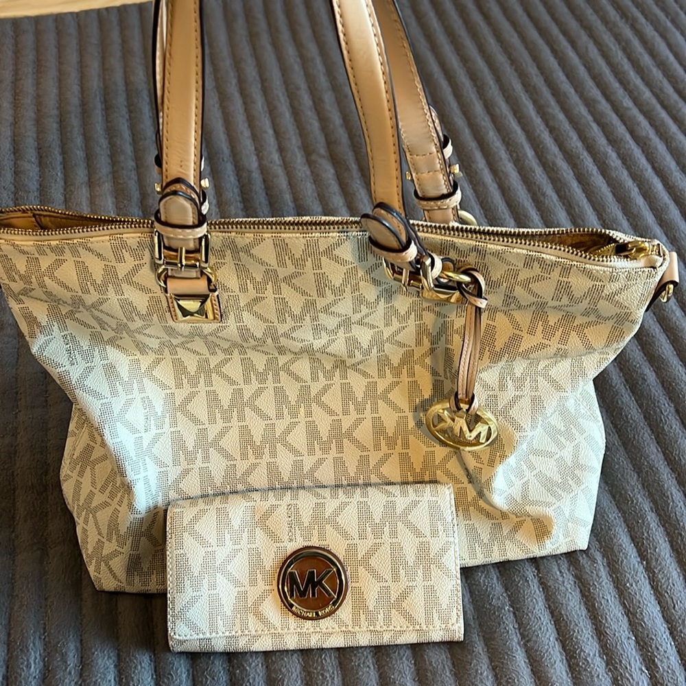 Michael Kors purse & matching wallet